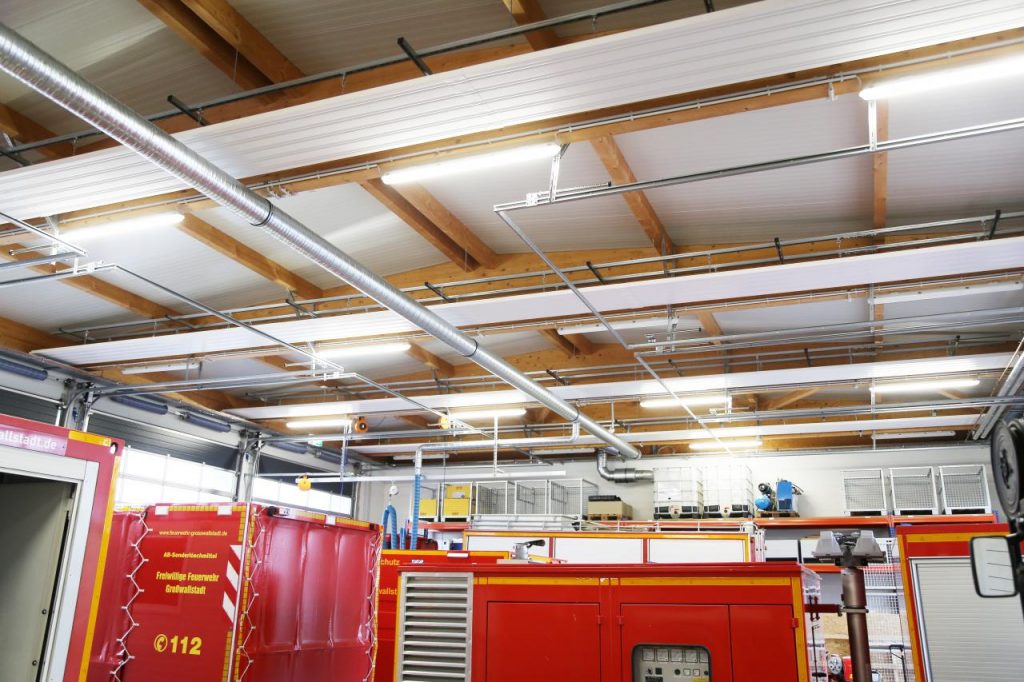 Deckenaufnahme der Fahrzeughalle der Feuerwehr Gro&szlig;wallstadt